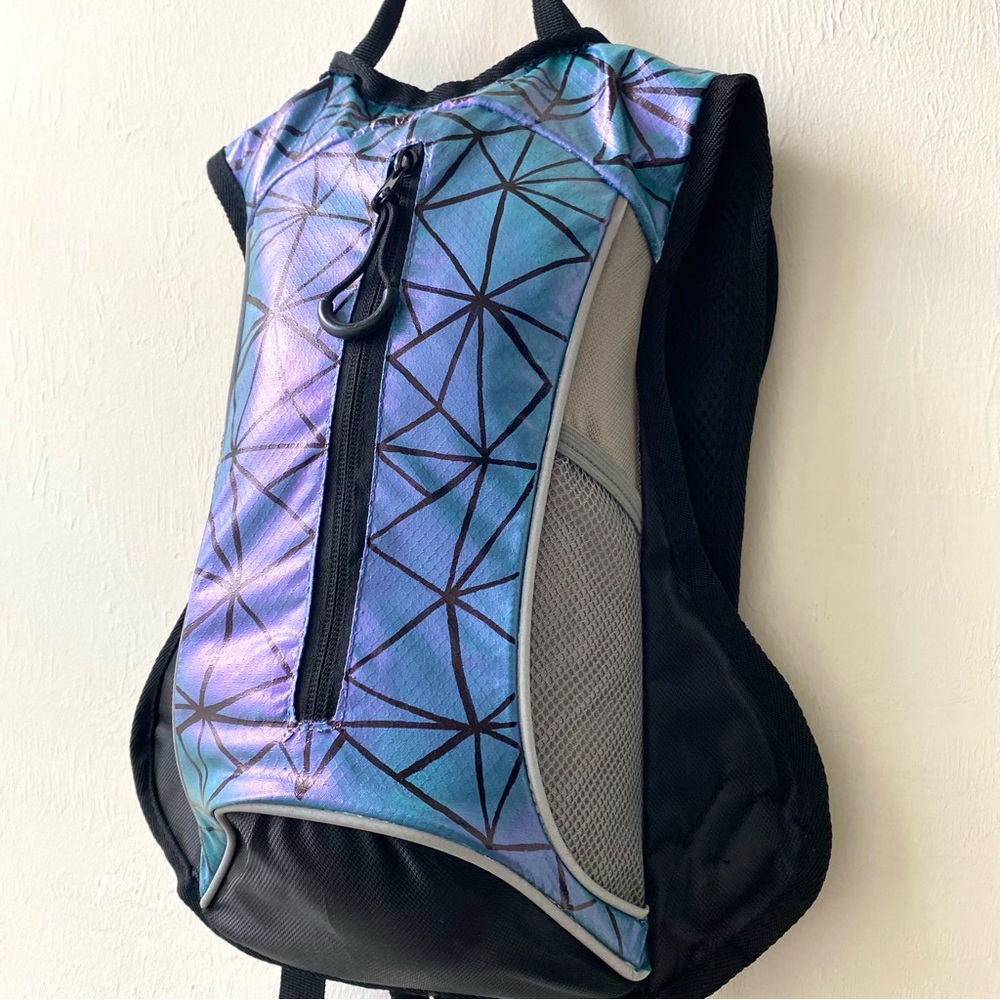 Colorshift Holographic Aduro Sport Water Hydration Backpack Hiking Walking - Picture 5 of 8